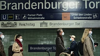 Am S+U-Bahnhof Brandenburger Tor