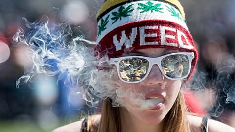 Une consommatrice de cannabis