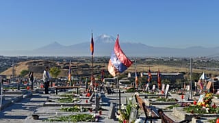 Cementerio militar armenio a las afueras de Ereván en el que están enterrados soldados que participaron en la guerra con Azerbaiyán por el control de Nagorno Karabaj en 2020.