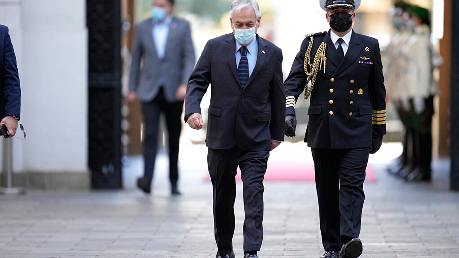 El presidente de Chile, Sebastián Piñera, a su llegada al Palacio de la Moneda el lunes 15 de noviembre de 2021.