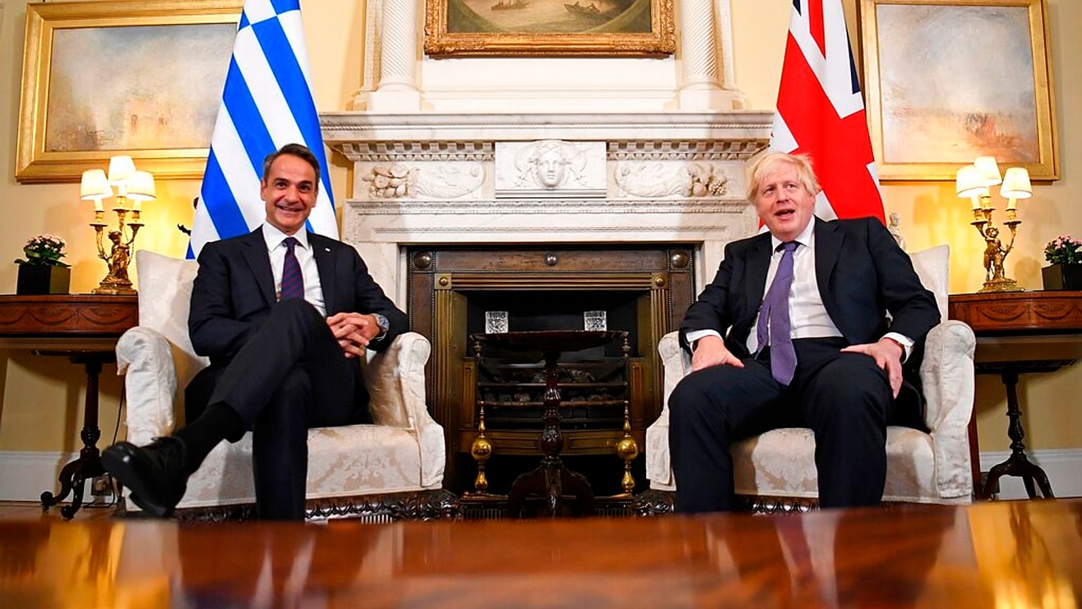 Les chefs de gouvernement grec Kyriakos Mitsotaki et britannique Boris Johnson, Londres, 16 novembre 2021