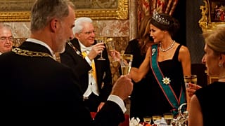 El rey Felipe VI y el presidente italiano Sergio Mattarella cenando en la mesa imperial