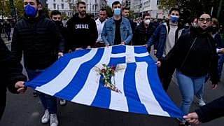 Η αιμαιτοβαμένη σημαία του Πολυτεχνείου