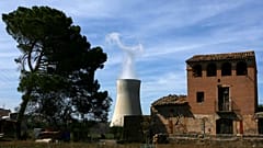 En 2008, las autoridades españolas tuvieron que realizar estudios a unas 800 personas en la ciudad de Ascó tras una fuga en la central nuclear Ascó I un año antes. (ARCHIVO)