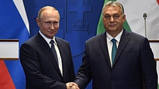 Archív felvétel: Vlagyimir Putyin orosz elnök Orbán Viktorral a Karmelita kolostorban
