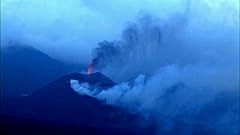 Cumbre Vieja spuckt Asche und Lave 