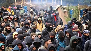 Ξεκίνησε η μεταφορά μεταναστών από τα σύνορα Πολωνίας - Λευκορωσίας