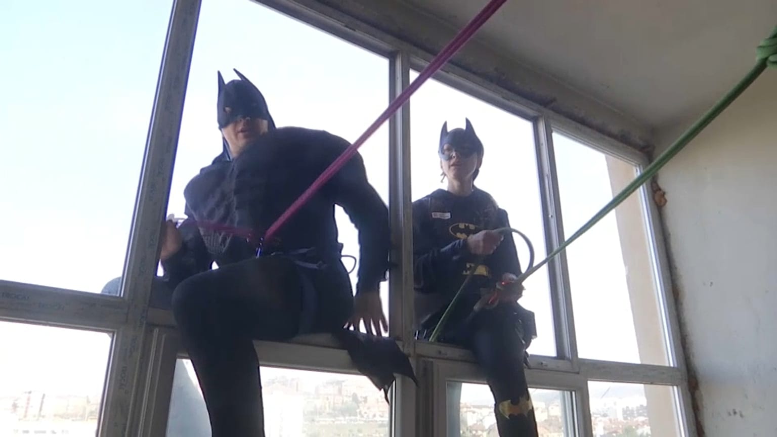 Superhelden im Krankenhaus in Kosovo