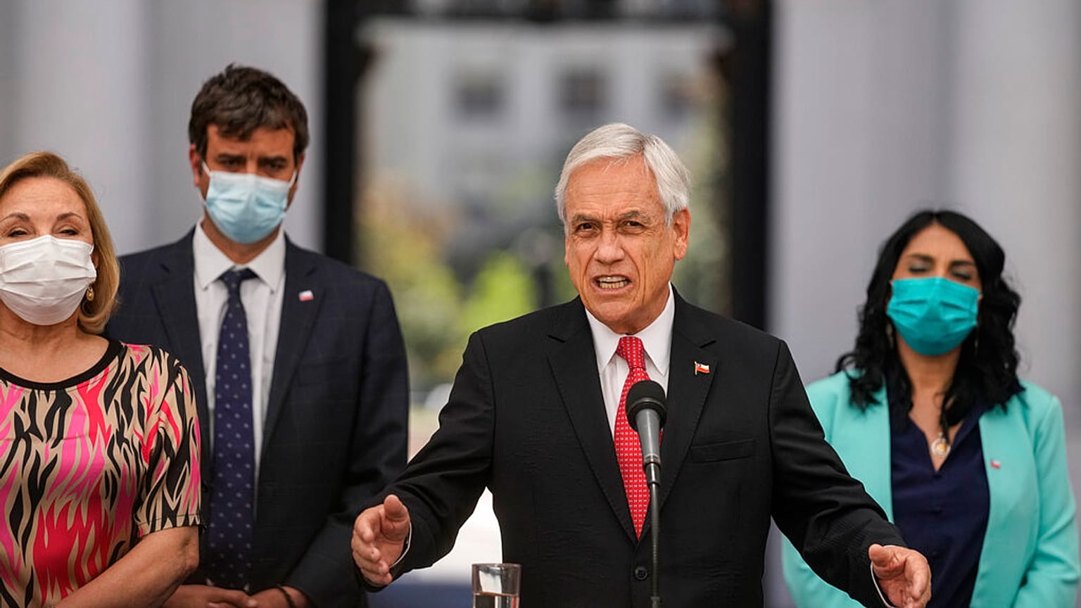 El presidente de Chile, Sebastián Piñera, durante su alocución tras la votación del Senado.