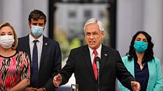 El presidente de Chile, Sebastián Piñera, durante su alocución tras la votación del Senado.