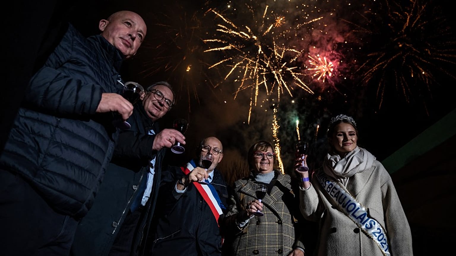 In Beaujeu im Beaujolais fand die zentrale Feier statt. Mit Festzelt und Feuerwerk