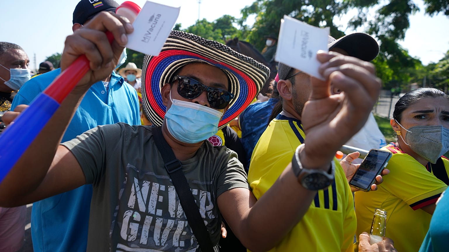 El carné de vacunación en Colombia es obligatorio desde este martes 16 de noviembre en lugares cerrados de ocio y cultura, así como en espacios multitudinarios. 