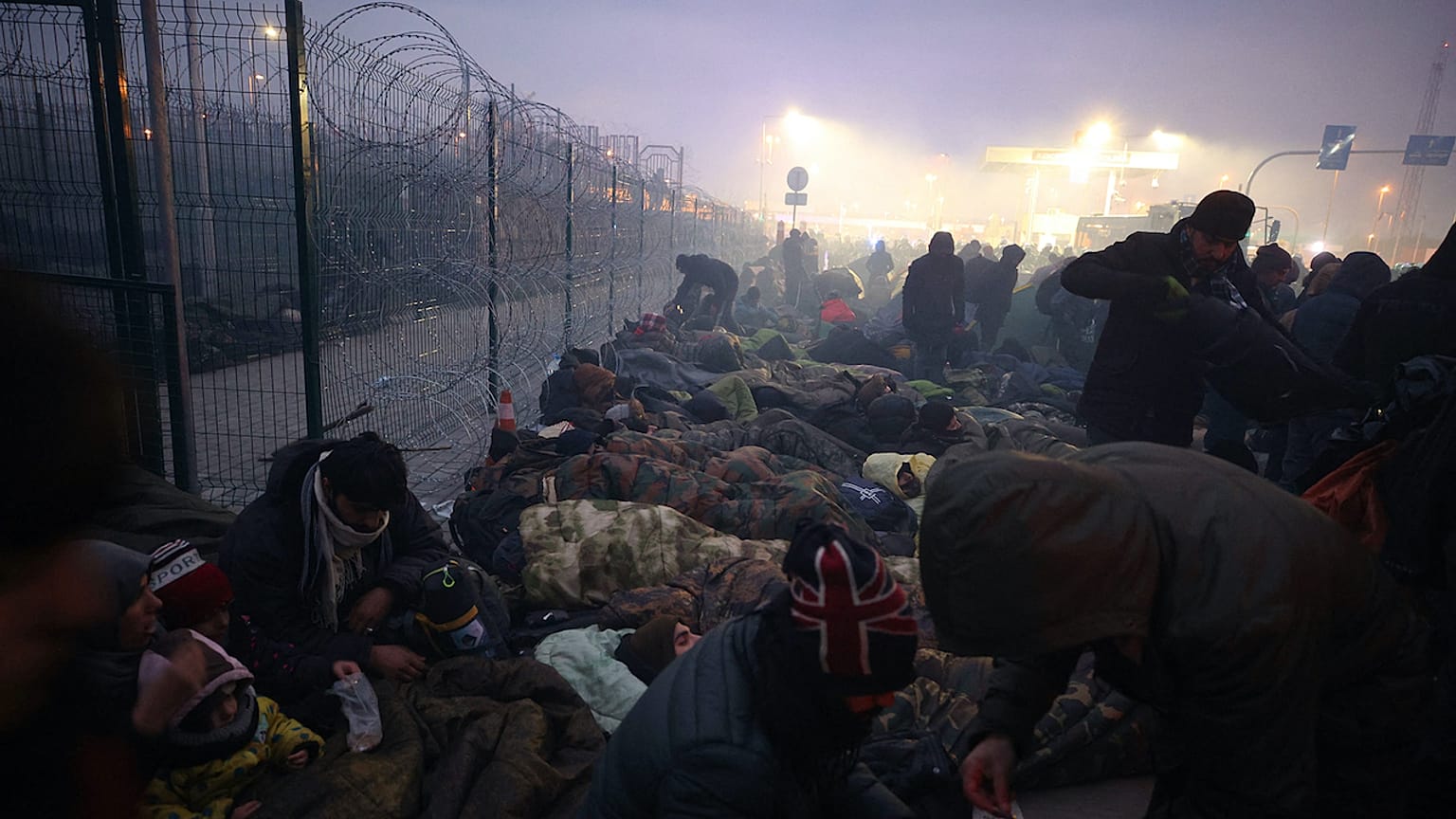 Près de 4000 personnes sont actuellement massées à la frontière entre la Pologne et le Bélarus