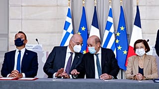 Νίκος Δένδιας και Ζαν Ιβ Λε Ντριάν σε συνάντηση στο Ελιζέ κατά την υπογραφή της ελληνο-γελλικής αμυντικής συμφωνίας