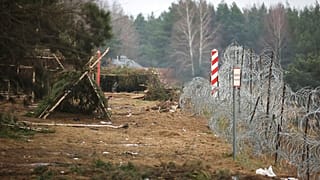 Elvitték a határ mellől az illegális bevándorlókat a belaruszok