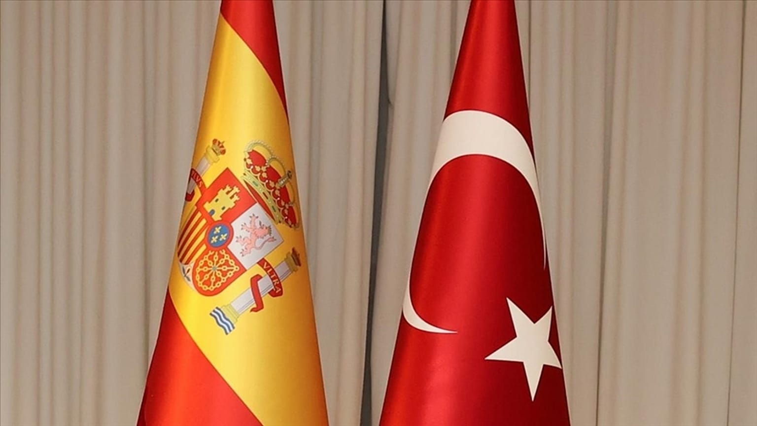 İspanya Türkiye bayrakları