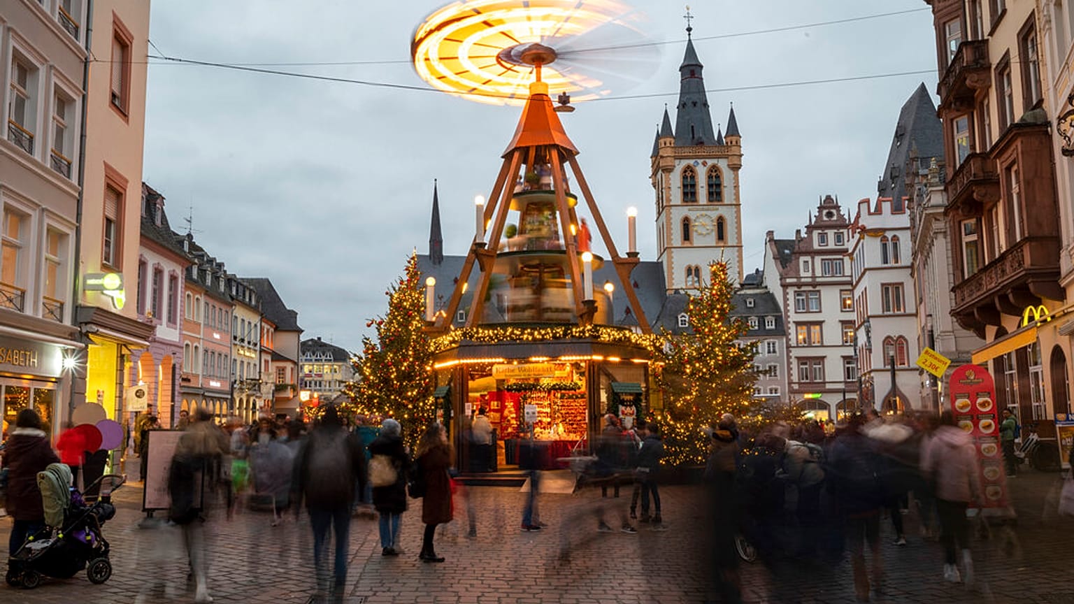 Weihnachtsmarkt in Trier in Rheinland-Pfalz am 19. November 2021