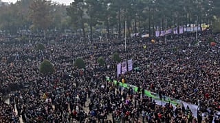 İsfahan'da nehrin kuruması protesto edildi