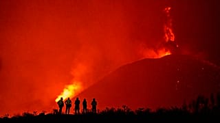 Vulkan spuckt: La Palma muss Flughafen sperren