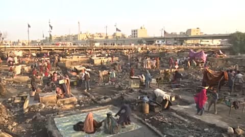 Armenviertel in Karachi in Flammen