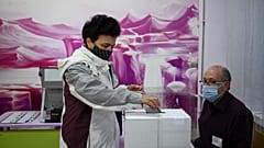 Eleitora vota em Sófia