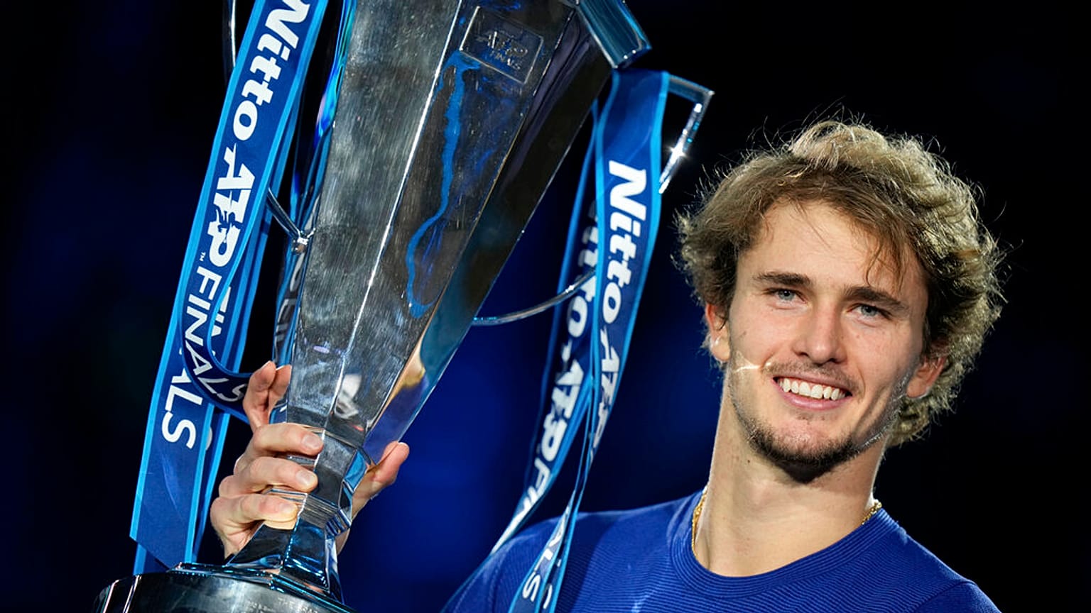Alexander Zverev, tout sourire après son triomphe lors du Masters
