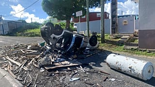 Une voiture retournée en Guadeloupe (21/11/2021)