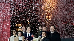 400 Platanen am Pariser Prachtboulevard Champs-Elysées ganz in Rot