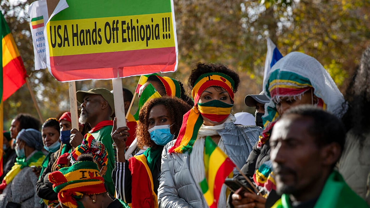 Cidadãos da Etiópia e Eritreia protestam na embaixada dos EUA em Londres