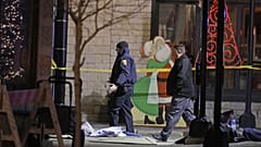 Agents de police sur les lieux du drame à Waukesha, le 22 novembre 2021