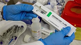 Az uniós tagállamok több mint felében beoltottnak tekintik azokat, akik a Sinopharmo oltását vették fel