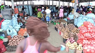 Mercado do 30, em Luanda