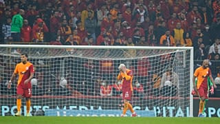 لاعب الوسط لفريق "فنربغشة" البرتغالي ميغيل كريسبو يحسم الفوز على فريق غلطة سراي في الدقيقة 94 بتسديدة من داخل المنطقة، 21 نوفمبر 2021