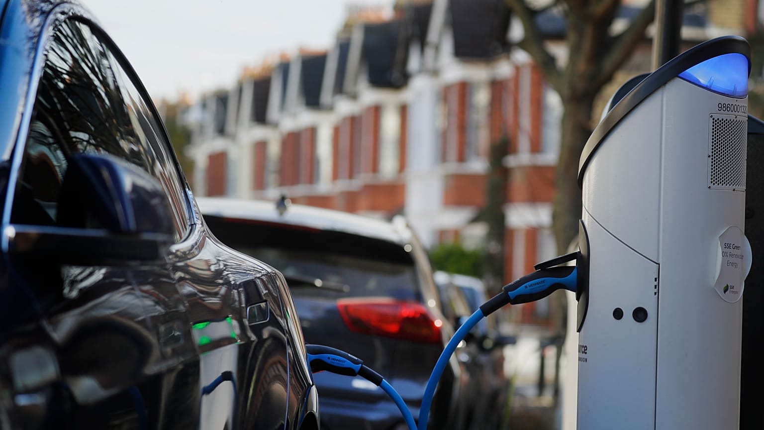 Regno Unito, obbligatorie le stazioni di ricarica per auto elettriche