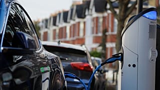 Regno Unito, obbligatorie le stazioni di ricarica per auto elettriche