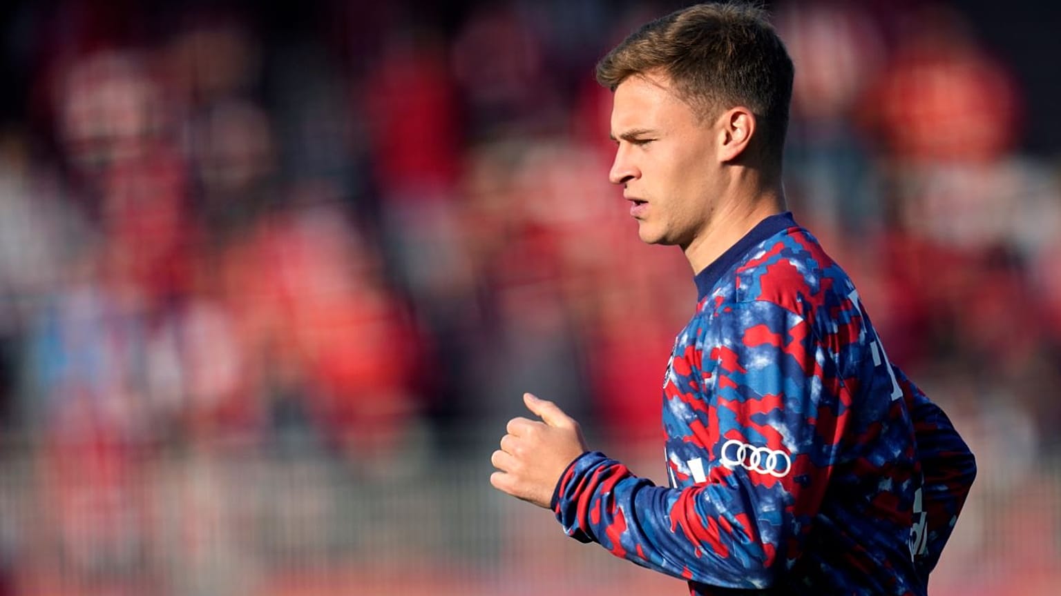 Joshua Kimmich warming up before the Bundesliga match between Union Berlin and Bayern Munich.