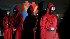 Wannabe Italian 'Squid Game' competitors are picked up by 'guards' at night