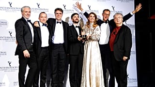 Les créateurs de la série "Dix pour cent", rebaptisée "Call my agent", reçoivent le prix de la meilleure comédie, aux International Emmy awards