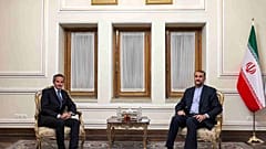 وزير الخارجية الإيراني حسين أمير عبد اللهيان يلتقي بالمدير العام للوكالة الدولية للطاقة الذرية رافائيل غروسي في مقر وزارة الخارجية الإيرانية بالعاصمة طهران، 23 نوفمبر 2021