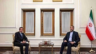 وزير الخارجية الإيراني حسين أمير عبد اللهيان يلتقي بالمدير العام للوكالة الدولية للطاقة الذرية رافائيل غروسي في مقر وزارة الخارجية الإيرانية بالعاصمة طهران، 23 نوفمبر 2021