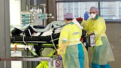 Um "doente covid" dos Países Baixos chega a um hospital e Bochum, na Alemanha
