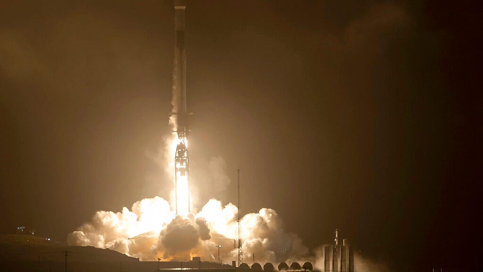 NASA enviou uma nave para colidir com um asteroide