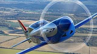 Rolls Royce'un geliştirdiği Spirit of Innovation adlı uçak ilk kez eylül ayında havalanmasına rağmen kısa zamanda rekor denemesine imza attı.