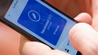 Mobiltelefonon ellenőrzik az oltási igazolványt Szlovákiában