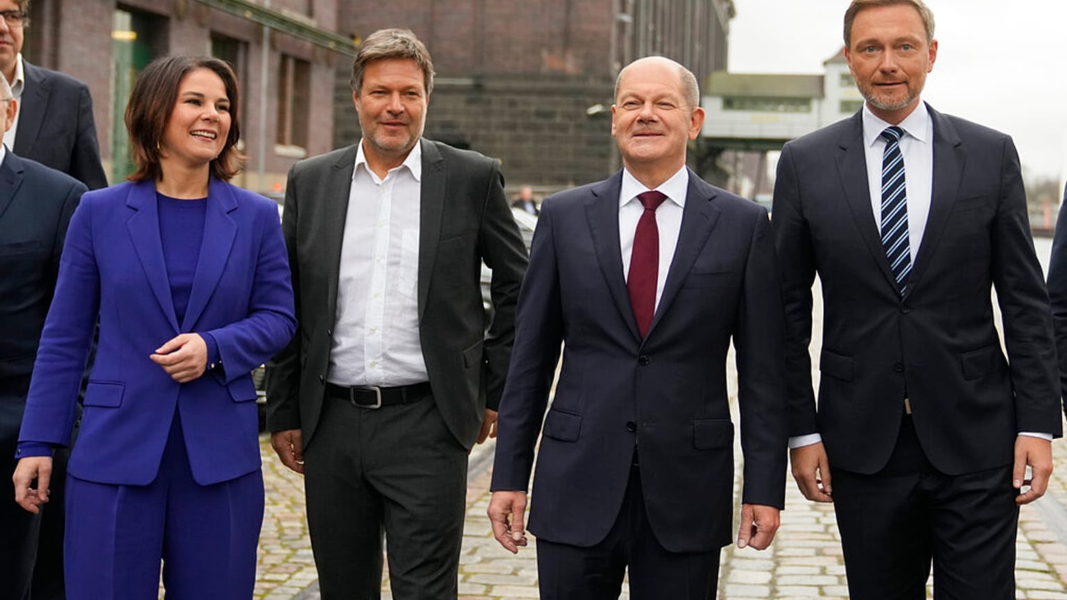 De g. à d. : Annalena Baerbock et Robert Habeck (Verts), Olaf Scholz (SPD) et Christian Lindner (FDP) à Berlin, le 24/11/2021