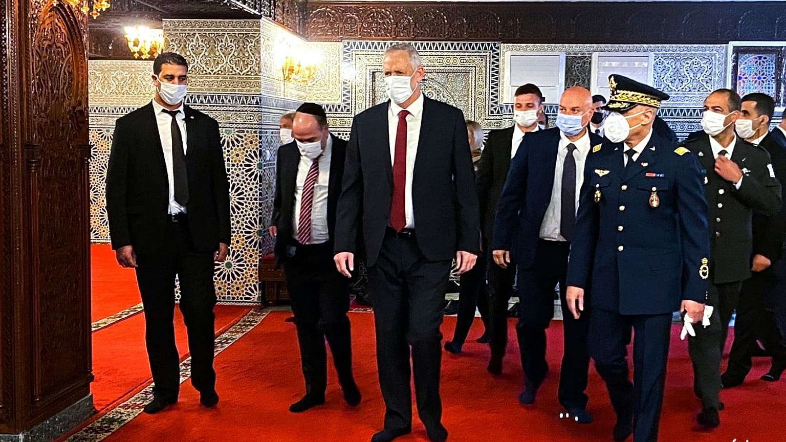 وزیر دفاع اسرائیل پیش از دیدار با همتای مراکشی‌اش با حضور در مقبره پدربزرگ پادشاه حاکم، به او ادای احترام کرد