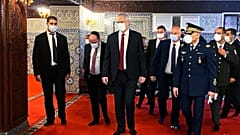 وزیر دفاع اسرائیل پیش از دیدار با همتای مراکشی‌اش با حضور در مقبره پدربزرگ پادشاه حاکم، به او ادای احترام کرد