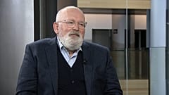 Frans Timmermans: "11 Mio fließen in fossile Brennstoffe, pro Minute!"