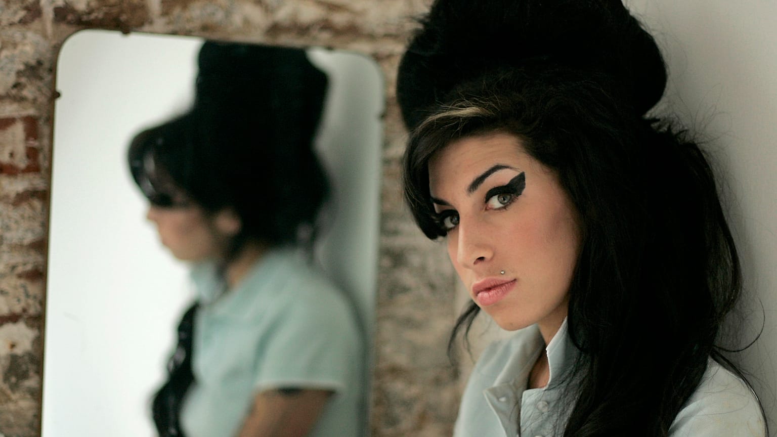 Amy más allá del escenario muestra en el Museo del Diseño de Londres objetos inéditos de la artista