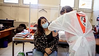 Booster nach 5 Monaten, 3G verschärft, Molnupiravir: So will Frankreich durch die 5. Welle kommen